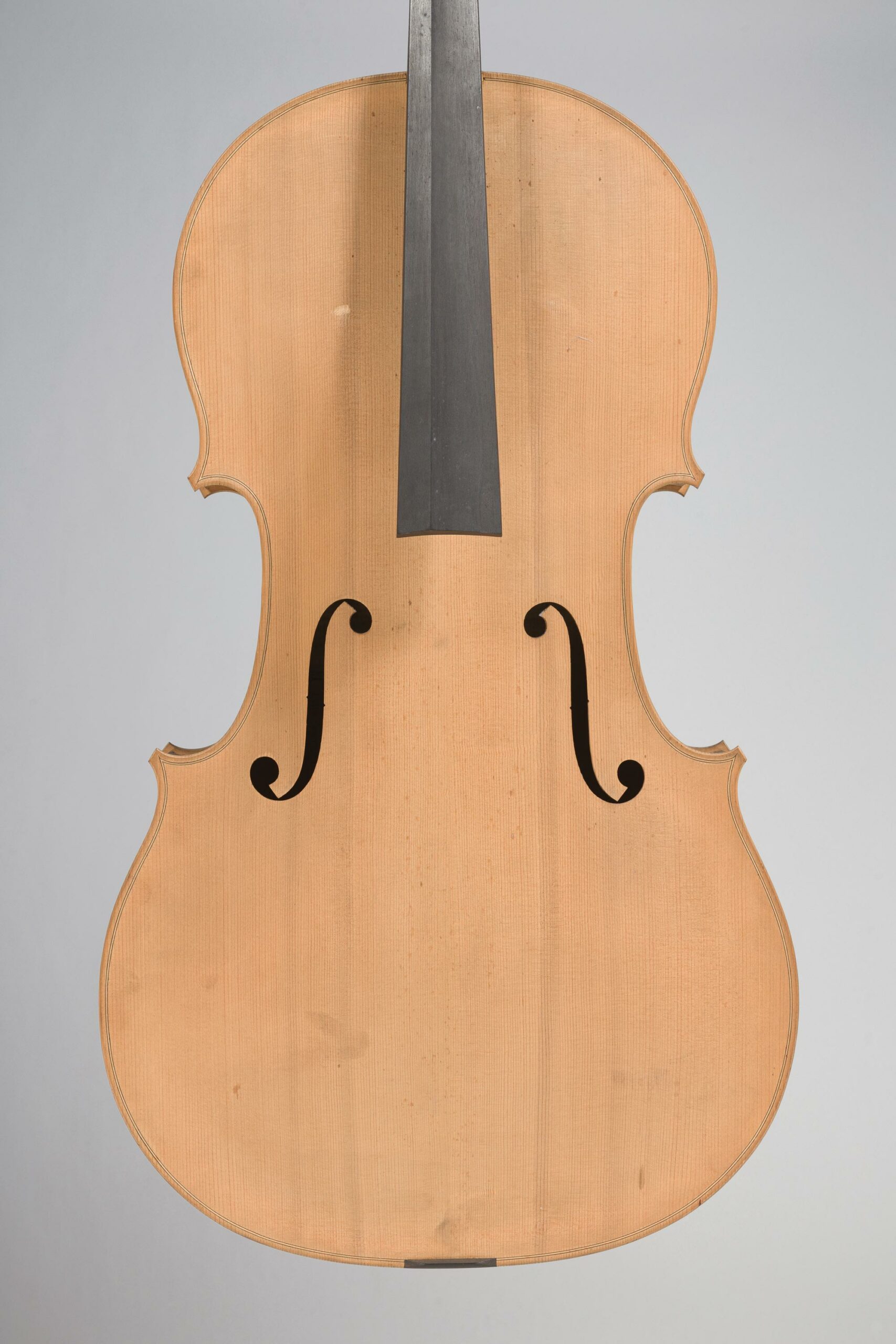 Violoncelle de Pierre HEL non verni Instrument mis en vente par Vichy Enchères le 1er juin 2023 © C. Darbelet