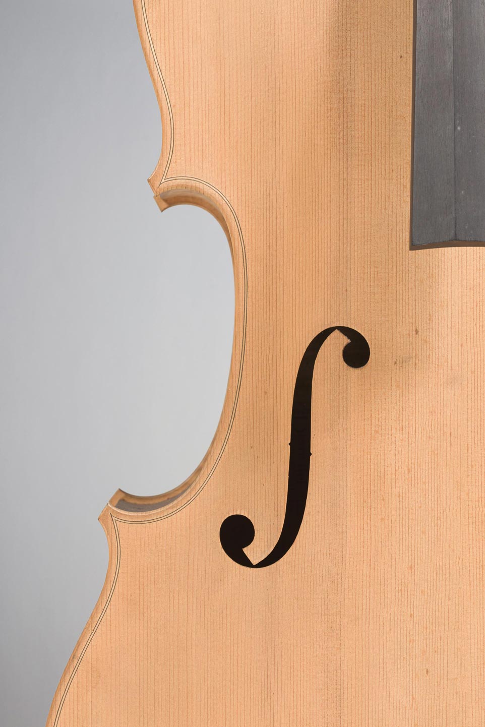 Violoncelle de Pierre HEL non verni Instrument mis en vente par Vichy Enchères le 1er juin 2023 © C. Darbelet