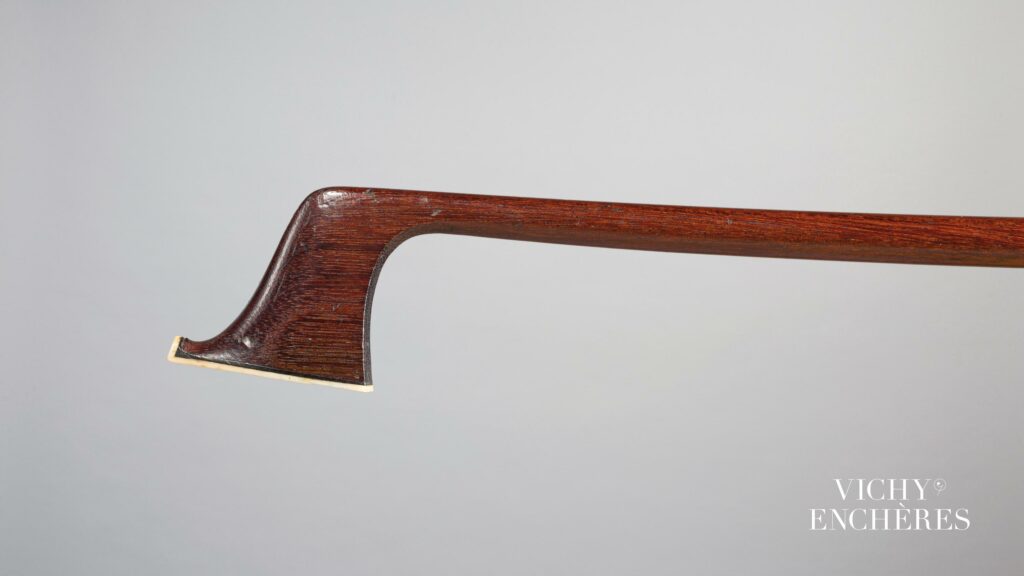 Baguette d'archet de violon d'Etienne PAJEOT Instrument mis en vente par Vichy Enchères le 1 juin 2023 © C. Darbelet