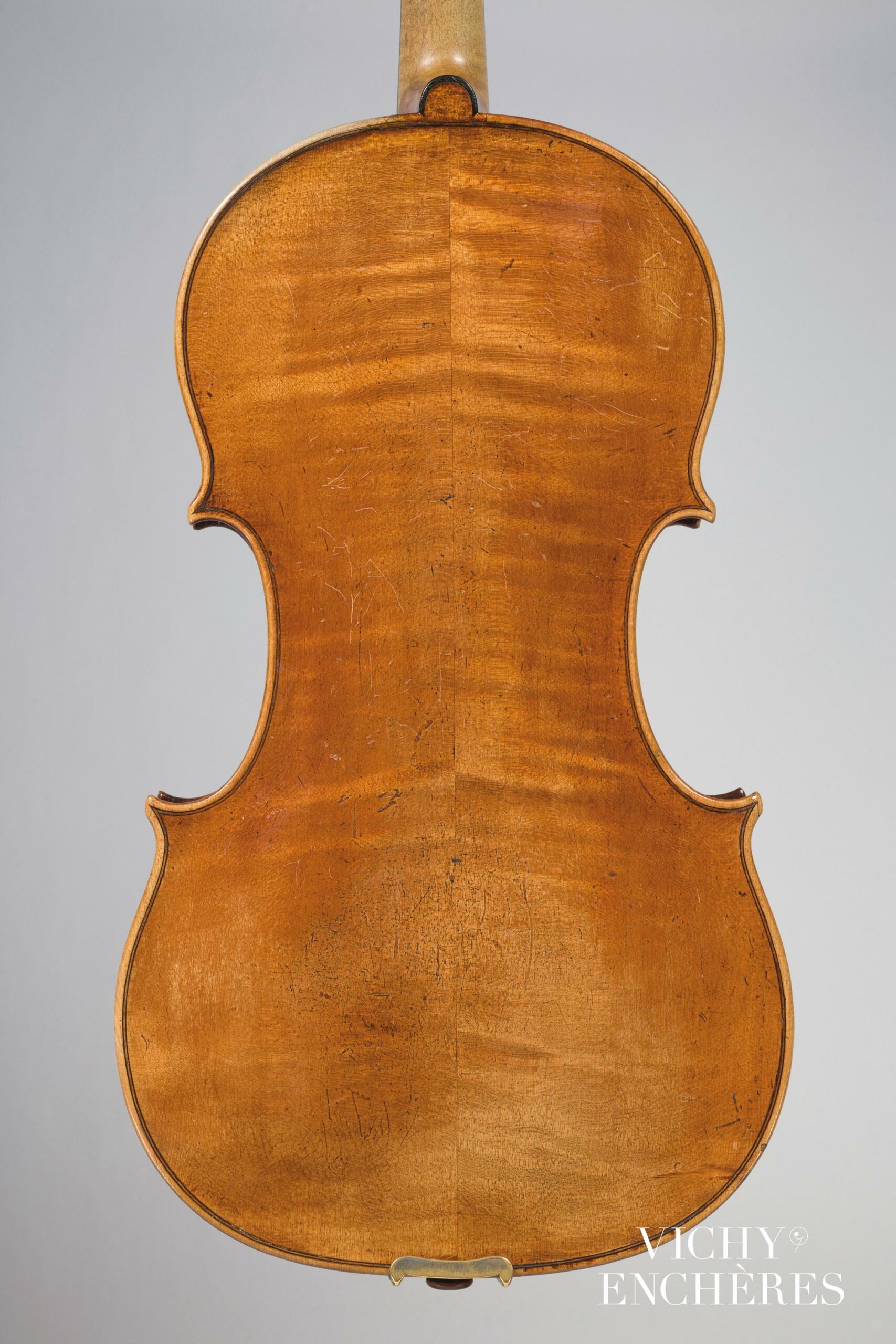 Intéressant alto d'Onorato GRAGNANI Instrument mis en vente par Vichy Enchères le 1 juin 2023 © C. Darbelet