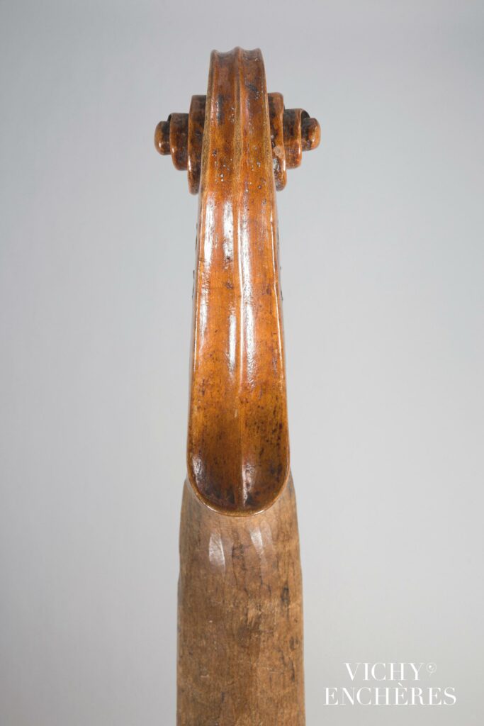 Intéressante tête de alto de Lorenzo et Tomaso CARCASSI Instrument mis en vente par Vichy Enchères le 1 juin 2023 © C. Darbelet
