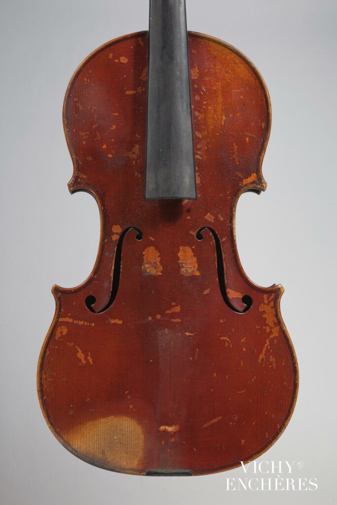 Violon de Joseph HEL Instrument mis en vente par Vichy Enchères le 1 juin 2023 © C. Darbelet