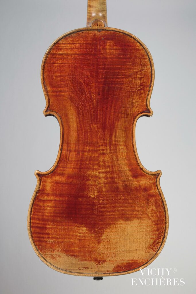 Violon de François LUPOT Instrument mis en vente par Vichy Enchères le 1 juin 2023 © C. Darbelet