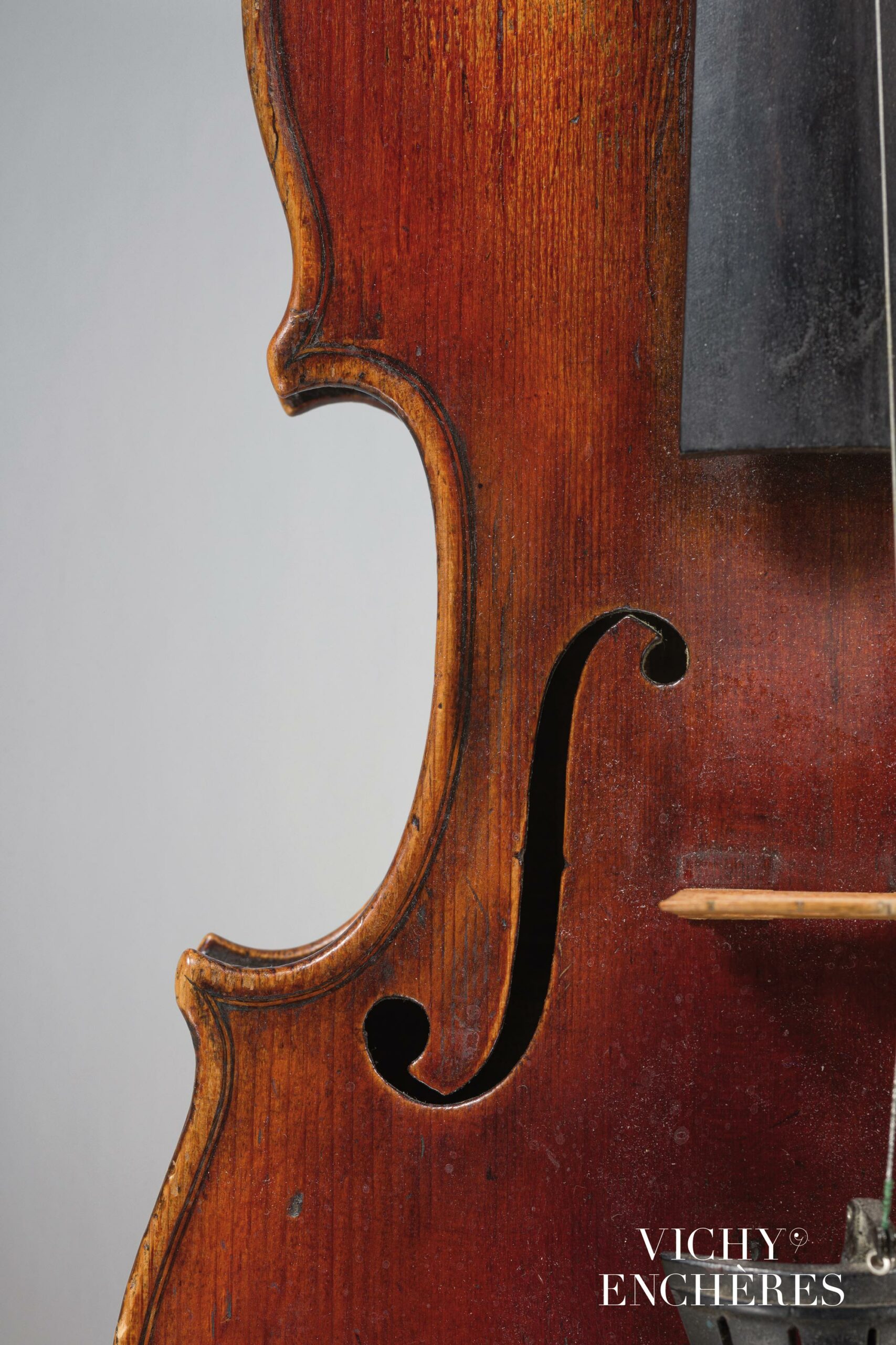 Violon de François LUPOT Instrument mis en vente par Vichy Enchères le 1 juin 2023 © C. Darbelet