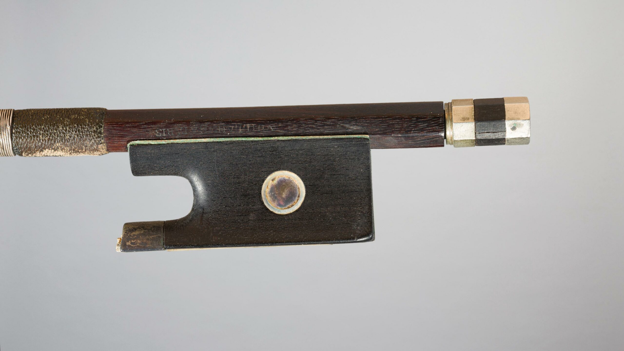 Baguette d'archet de violon de Nicolas Rémy MAIRE 
Instrument mis en vente par Vichy Enchères le 1 juin 2023 
© C. Darbelet