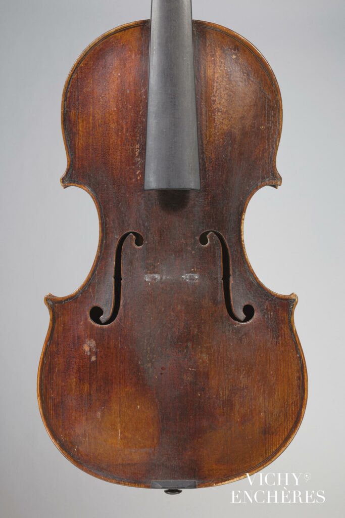 Violon de Mathis HOFMANS Instrument mis en vente par Vichy Enchères le 1 juin 2023 © C. Darbelet