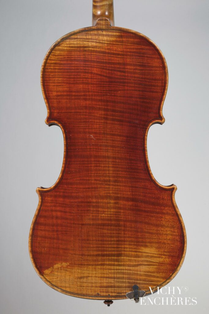 Violon de Sébastien Philippe BERNARDEL dit "BERNARDEL Père" Instrument mis en vente par Vichy Enchères le 1 juin 2023 © C. Darbelet