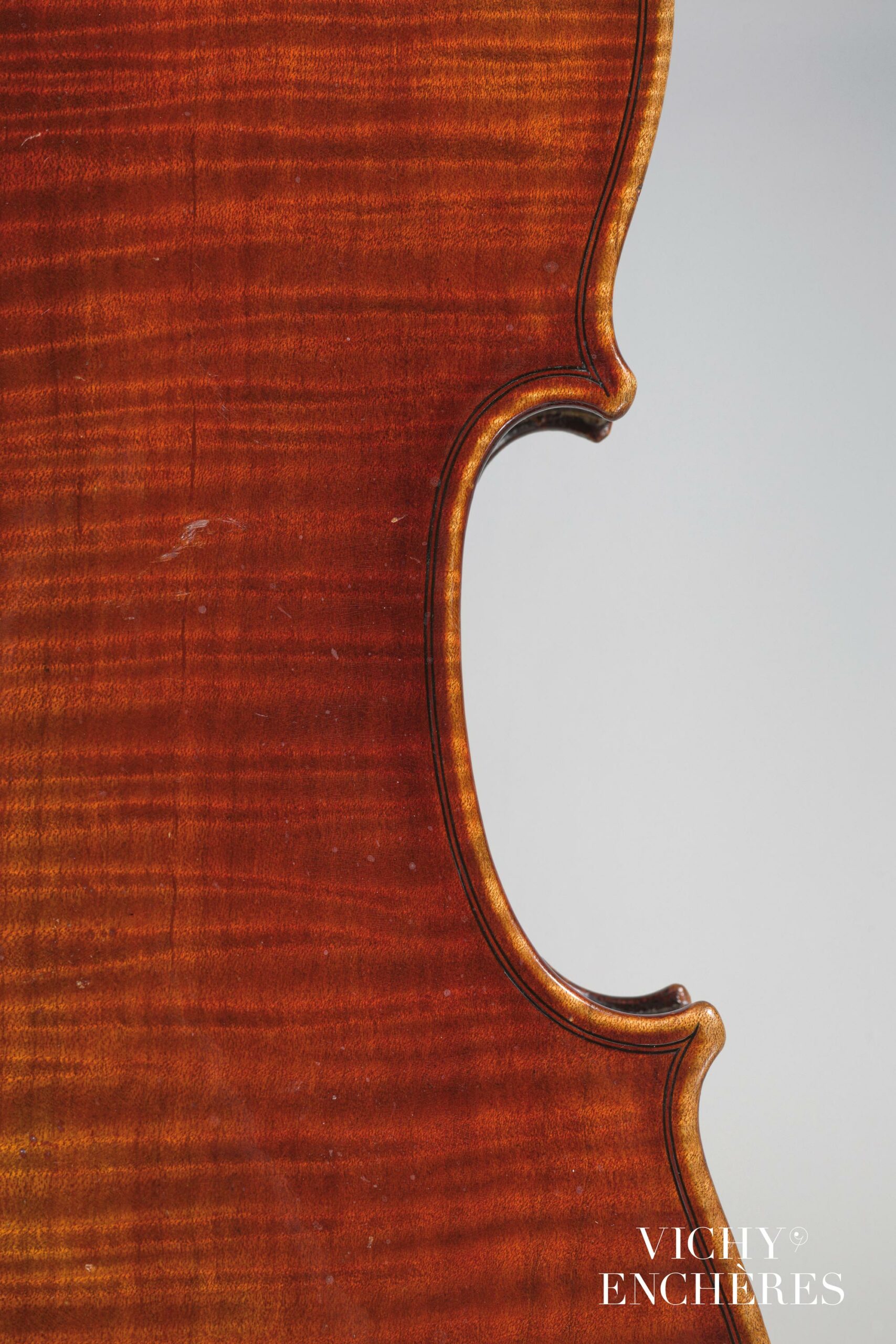 Violon de Sébastien Philippe BERNARDEL dit "BERNARDEL Père" Instrument mis en vente par Vichy Enchères le 1 juin 2023 © C. Darbelet