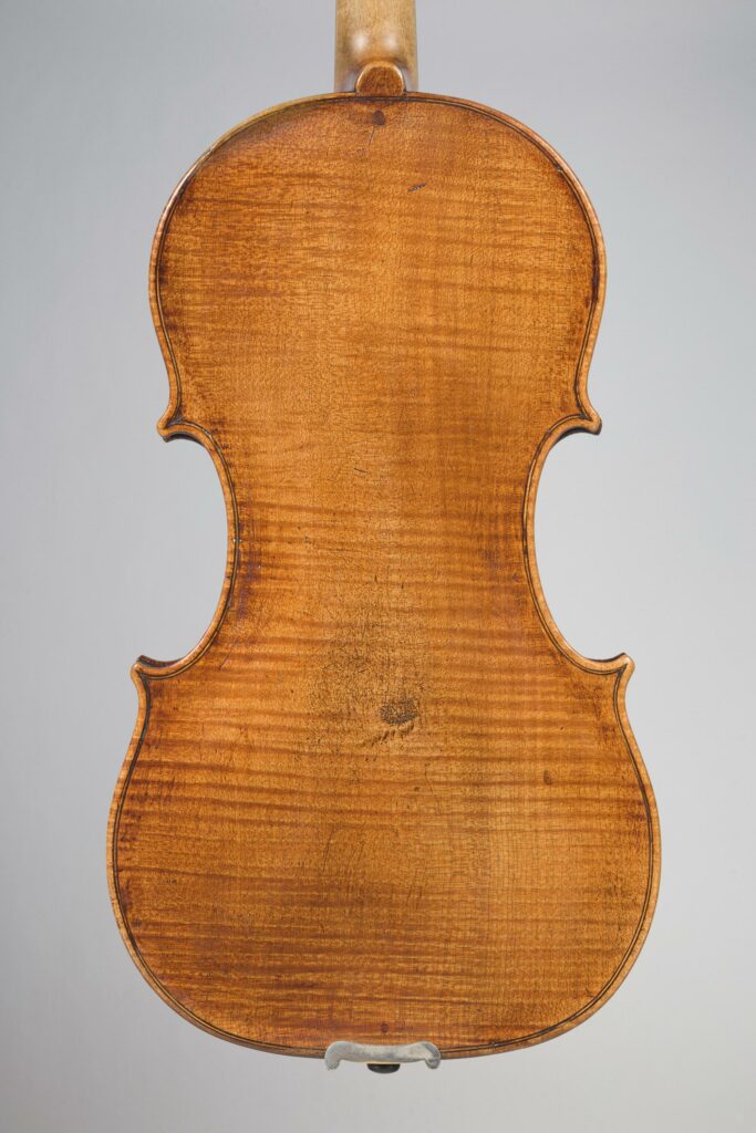 Intéressant violon de Giuseppe CATENARI Instrument mis en vente par Vichy Enchères le 1 juin 2023 © C. Darbelet