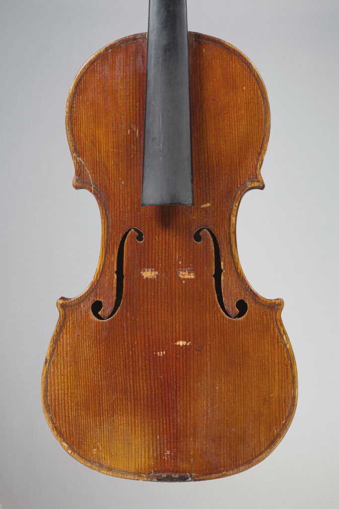 Violon de Domenico ROSSI Instrument mis en vente par Vichy Enchères le 1 juin 2023 © C. Darbelet