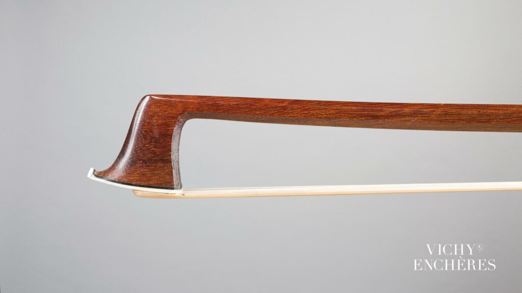 Intéressant archet de violon de François LUPOT II Instrument mis en vente par Vichy Enchères le 1 juin 2023 © C. Darbelet