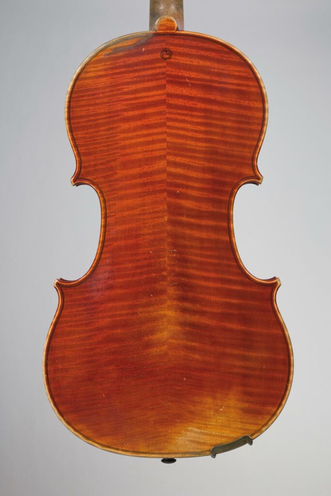 Bel alto de Pierre HEL Instrument mis en vente par Vichy Enchères le 1 juin 2023 © C. Darbelet