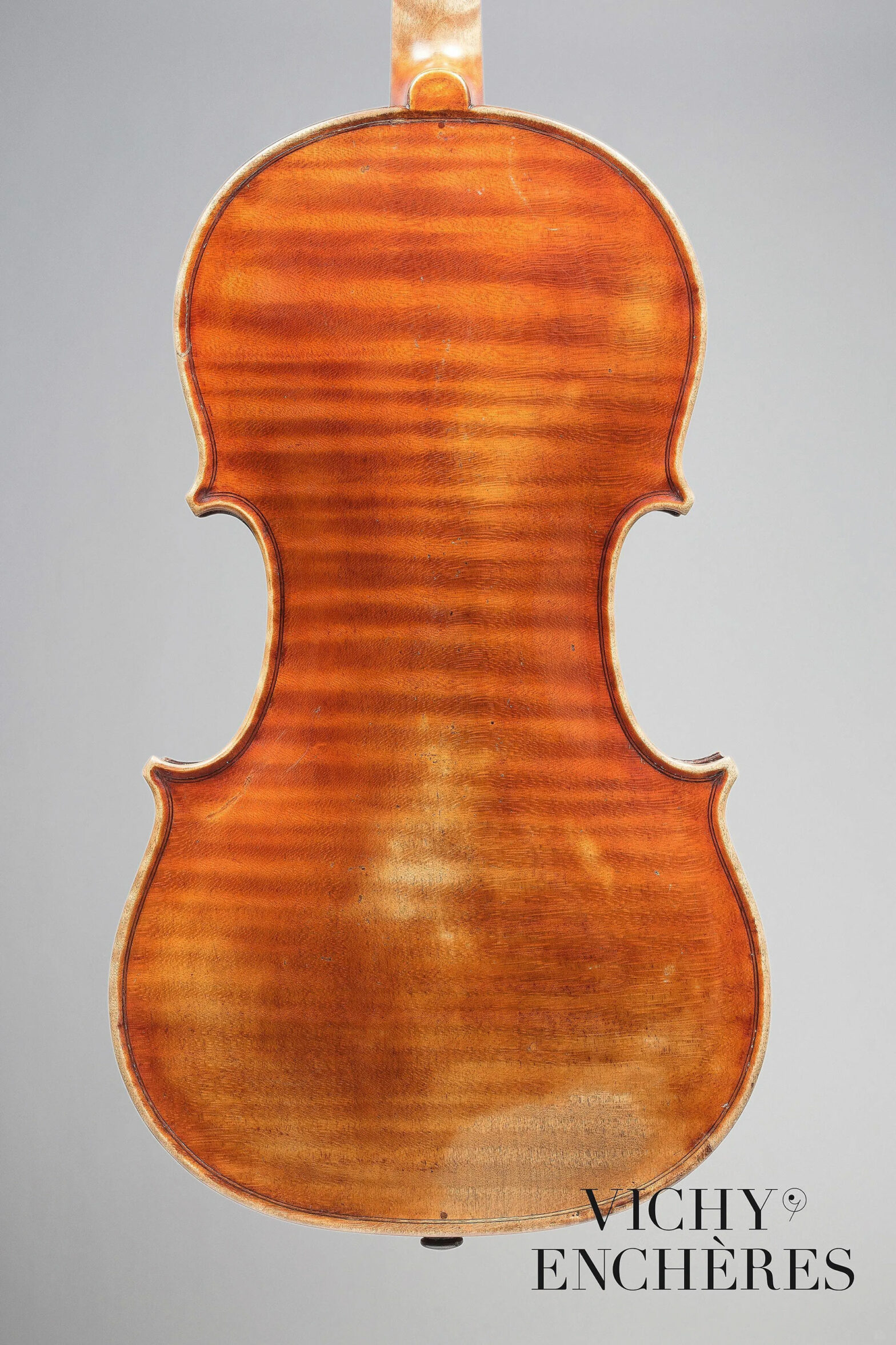 Violon d'Annibale Fagnola Instrument mis en vente par Vichy Enchères le 27 novembre 2019 © C. Darbelet