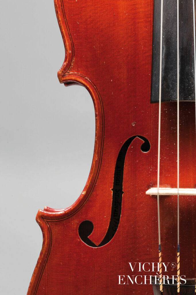 Violon d'Annibale Fagnola Instrument mis en vente par Vichy Enchères le 6 juin 2019 © C. Darbelet