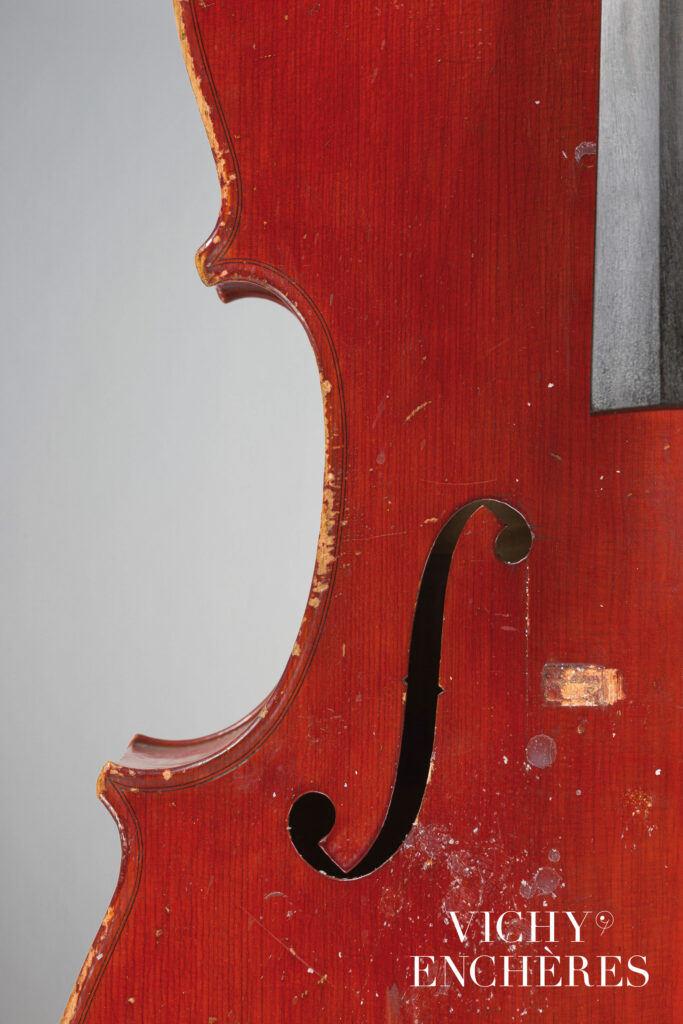 Intéressant violoncelle d'Annibale FAGNOLA Instrument mis en vente par Vichy Enchères le 30 novembre 2023 © C. Darbelet