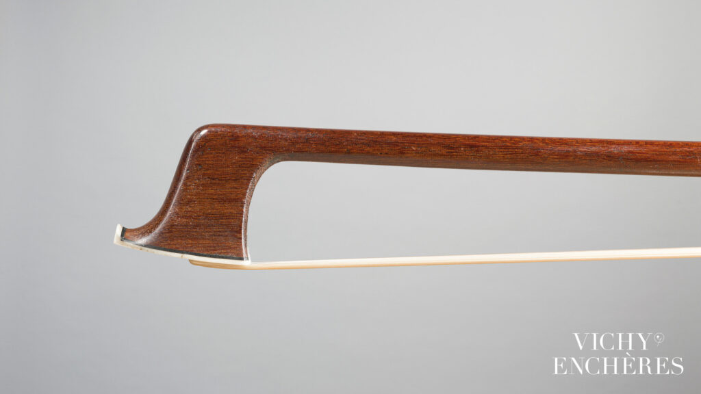Archet de violon d'Etienne PAJEOT Instrument mis en vente par Vichy Enchères le 30 novembre 2023 © C. Darbelet