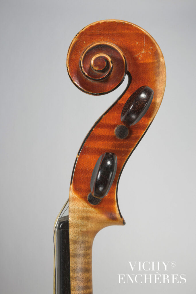 Violon d'Emile BOULANGEOT, 1925, n°122 Instrument mis en vente par Vichy Enchères le 30 novembre 2023 © C. Darbelet
