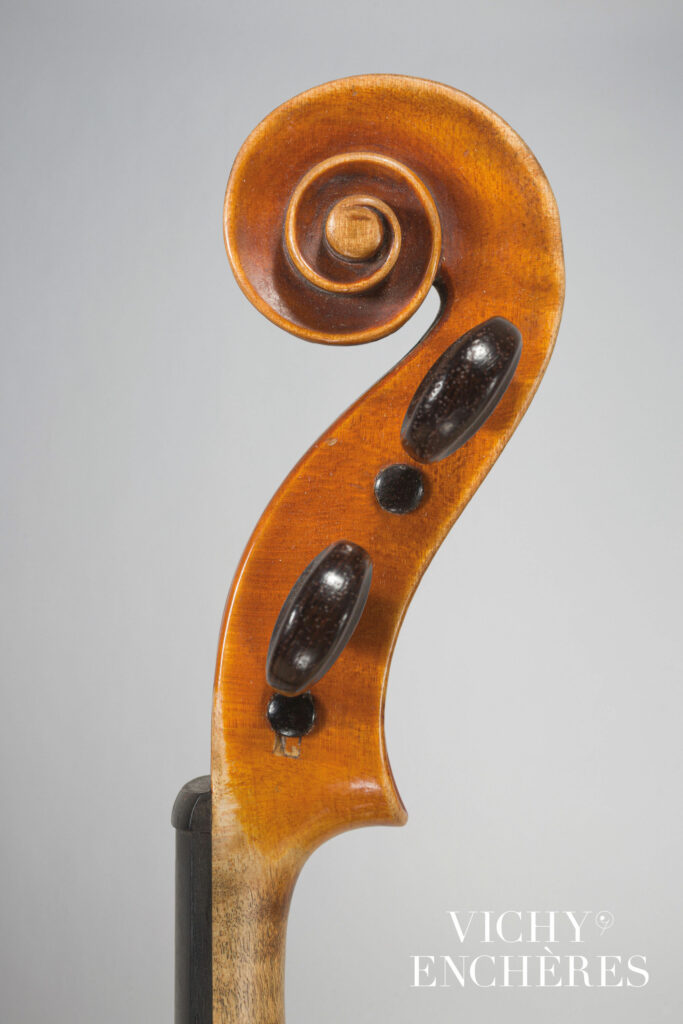 Violon de Giuseppe TARASCONI Instrument mis en vente par Vichy Enchères le 30 novembre 2023 © C. Darbelet