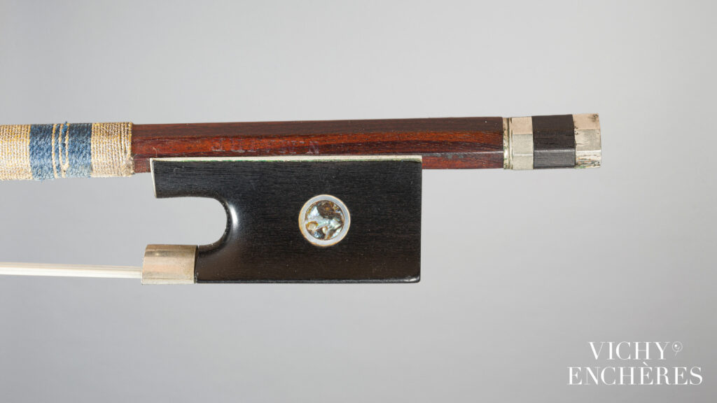 Archet de violon de Nicolas Rémy MAIRE Instrument mis en vente par Vichy Enchères le 30 novembre 2023 © C. Darbelet