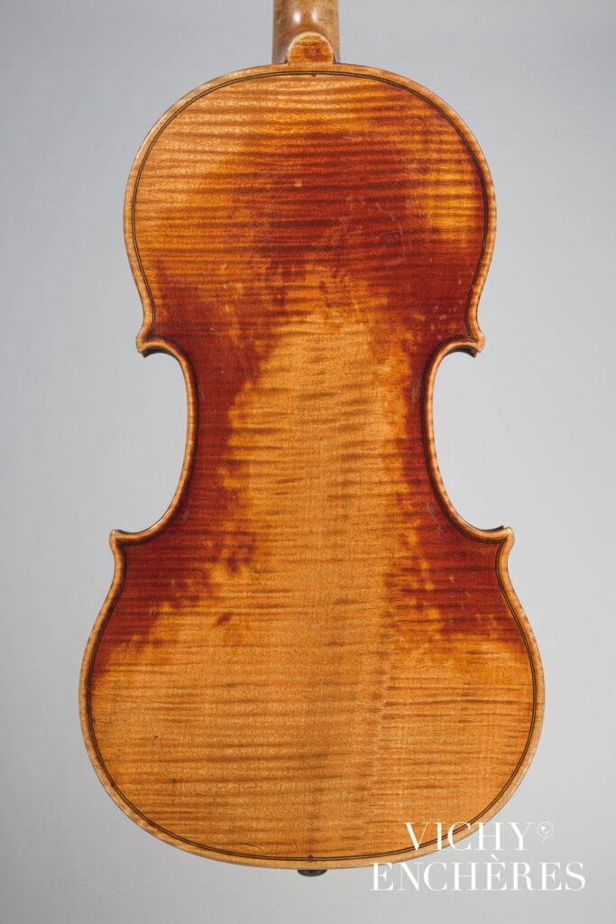 Violon de Hippolyte SILVESTRE, 1850-1855 Instrument mis en vente par Vichy Enchères le 30 novembre 2023 © C. Darbelet