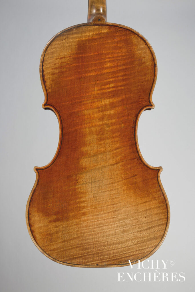 Violon de Charles Adolphe MAUCOTEL Instrument mis en vente par Vichy Enchères le 30 novembre 2023 © C. Darbelet