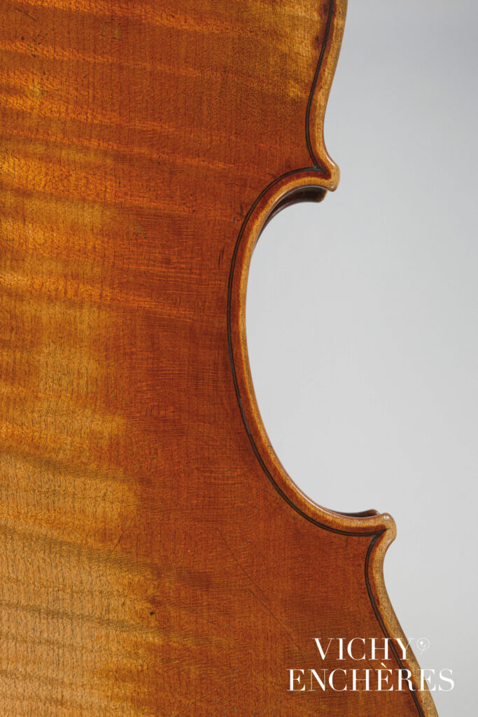 Violon de Charles Adolphe MAUCOTEL Instrument mis en vente par Vichy Enchères le 30 novembre 2023 © C. Darbelet