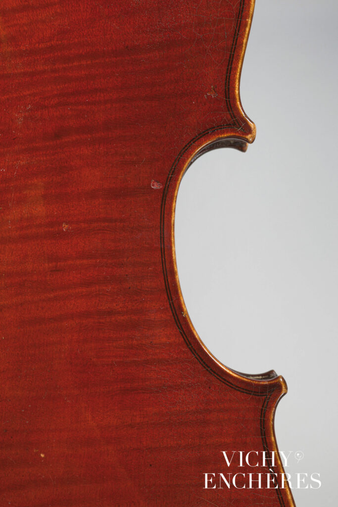 Violon de Claude Augustin MIREMONT Instrument mis en vente par Vichy Enchères le 30 novembre 2023 © C. Darbelet