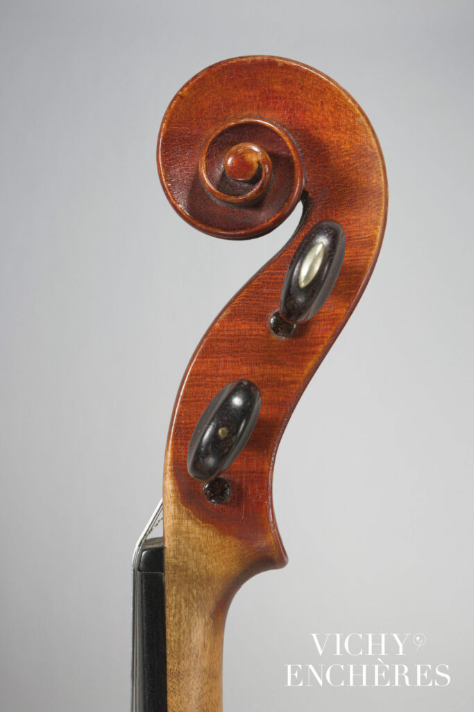 Violon de Pierre GAGGINI Instrument mis en vente par Vichy Enchères le 30 novembre 2023 © C. Darbelet
