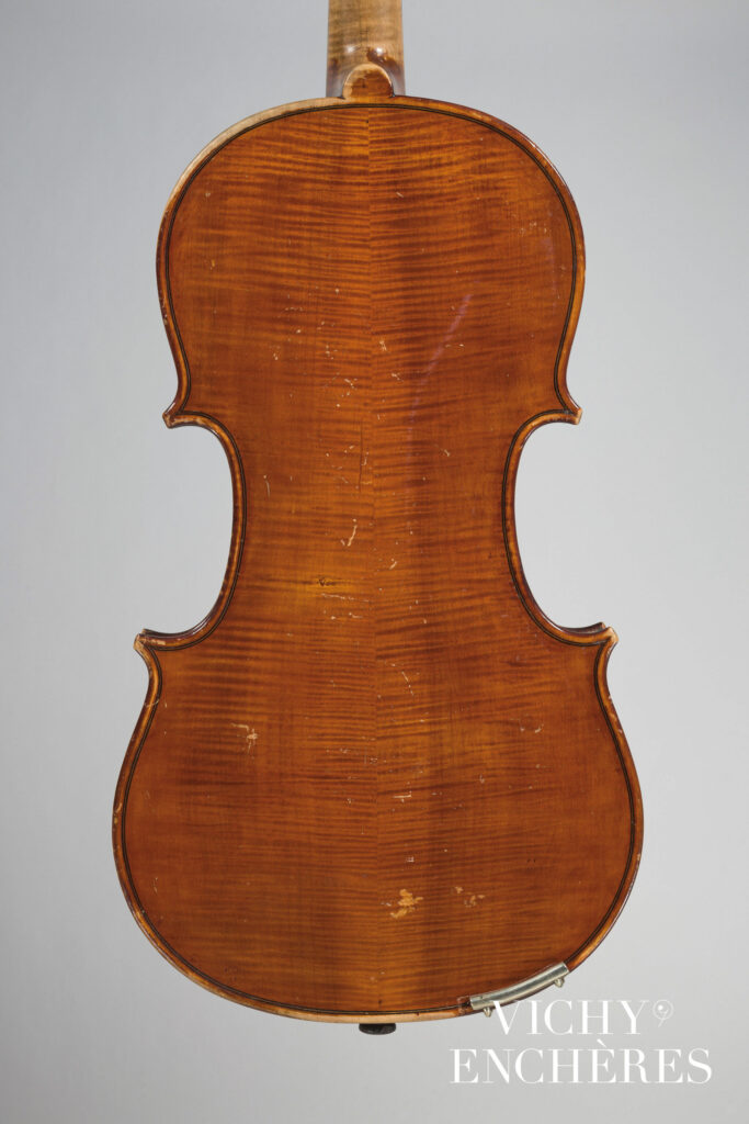 Violon de Céleste FAROTTI Instrument mis en vente par Vichy Enchères le 30 novembre 2023 © C. Darbelet