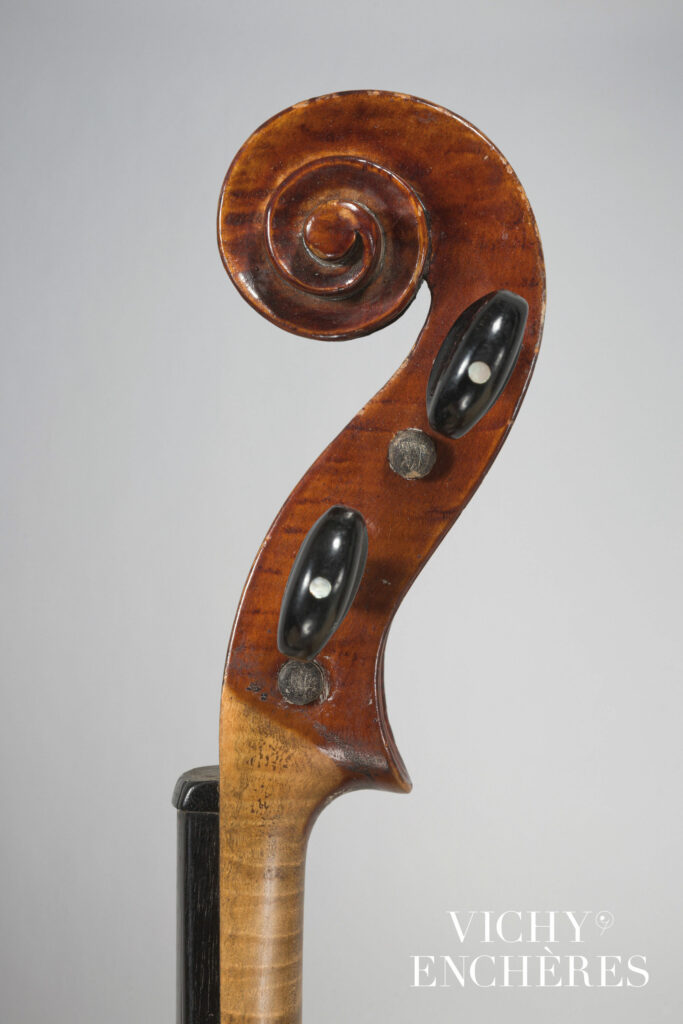 Violon de Céleste FAROTTI Instrument mis en vente par Vichy Enchères le 30 novembre 2023 © C. Darbelet