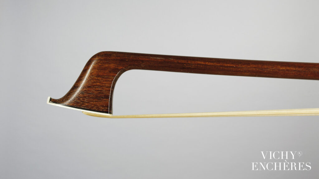Baguette d'archet de violon d'Etienne PAJEOT Instrument mis en vente par Vichy Enchères le 30 novembre 2023 © C. Darbelet