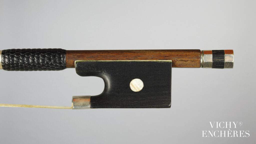 Archet de violon d'Etienne PAJEOT Instrument mis en vente par Vichy Enchères le 30 novembre 2023 © C. Darbelet