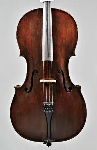 Violoncelle de Charles MERIOTTE, Lyon, 1760 Instrument mis en vente par Vichy Enchères le 9 juin 2011 © C. Darbelet