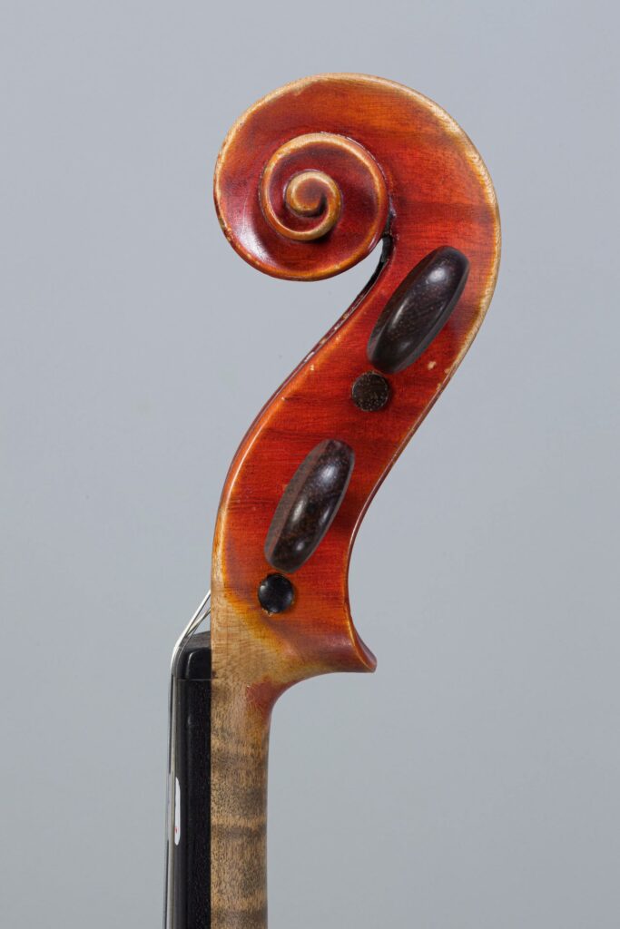 Violon de Charles RESUCHE, 1906 Instrument mis en vente par Vichy Enchères le 2 juin 2022 © C. Darbelet