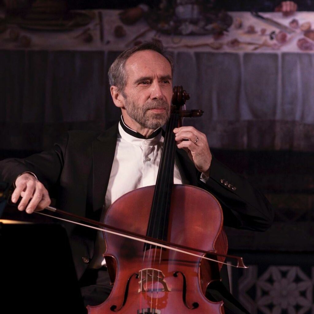 Le violoncelliste Philippe Muller jouant avec un archet de Raffin