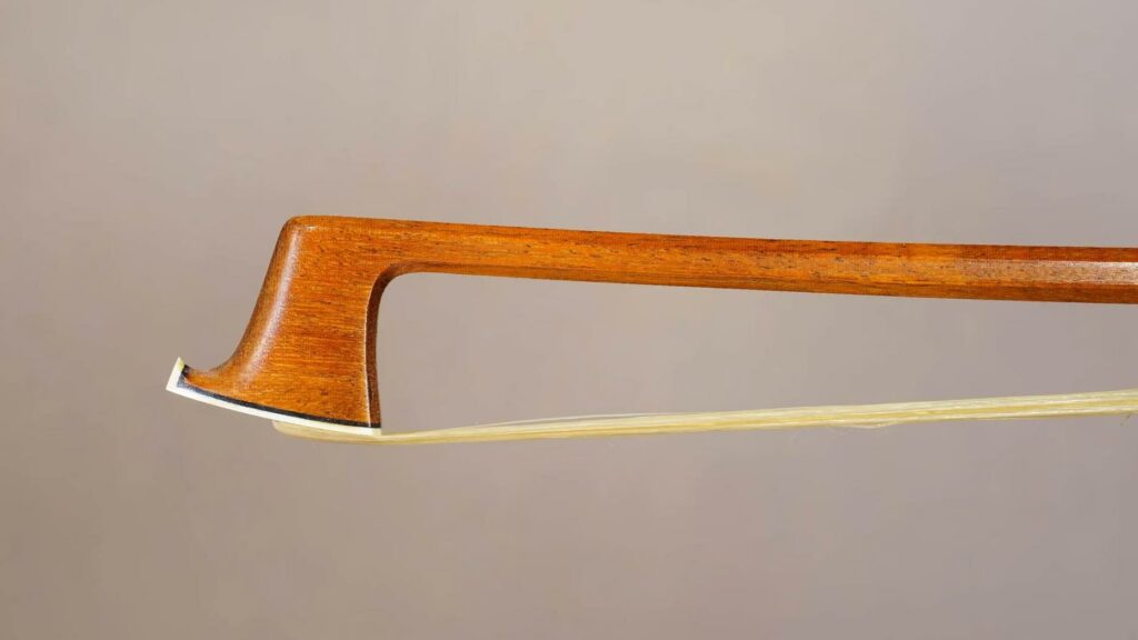 Archet de violon de Jean-François RAFFIN, offert spécialement à Bernard Millant Instrument mis en vente par Vichy Enchères le 30 novembre 2023 © C. Darbelet