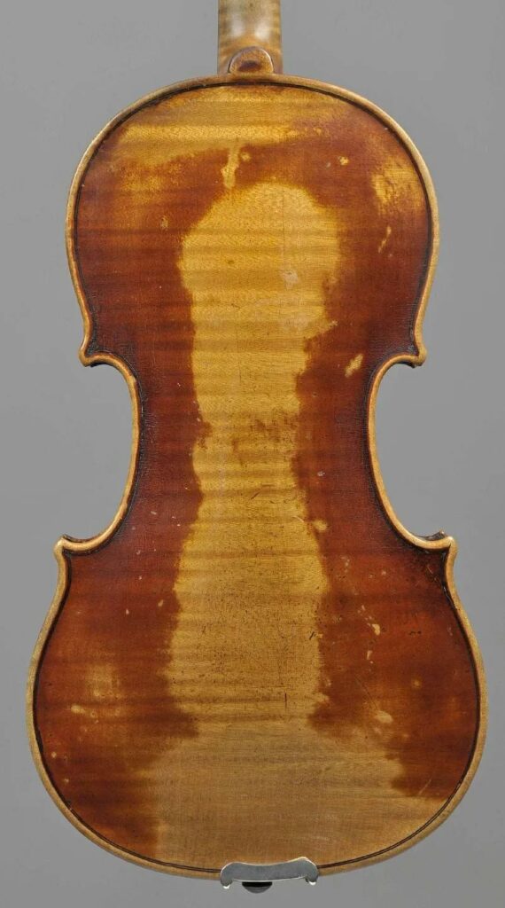 Violon de Pierre SILVESTRE, vers 1829-1830 Instrument mis en vente par Vichy Enchères le 5 décembre 2013 © C. Darbelet