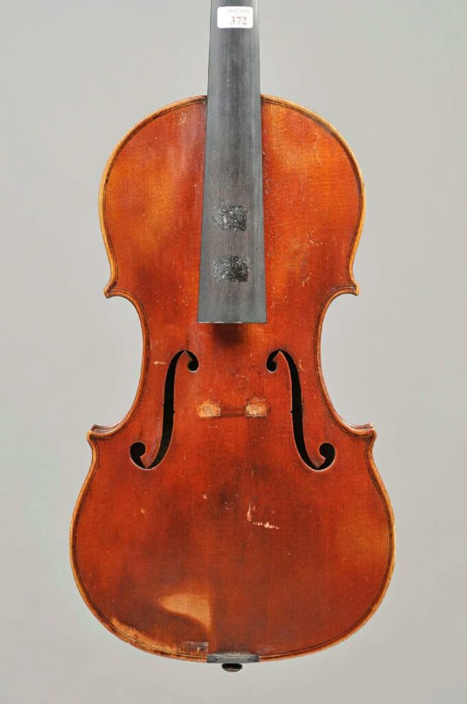 Violon d'Elophe POIRSON, 1898 Instrument mis en vente par Vichy Enchères le 4 décembre 2014 © C. Darbelet