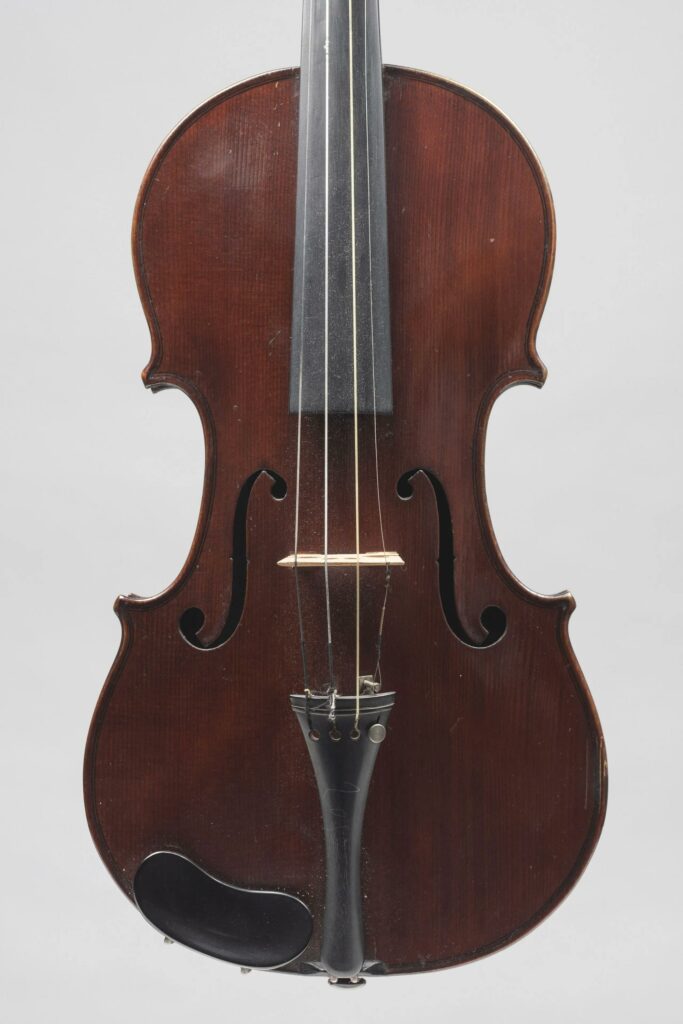 Violon d'Elophe POIRSON, 1904 Instrument mis en vente par Vichy Enchères le 3 juin 2021 © C. Darbelet