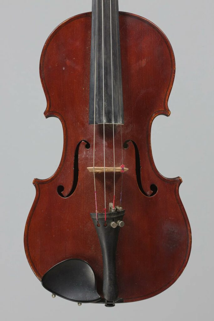 Violon d'Elophe POIRSON, 1912 Instrument mis en vente par Vichy Enchères le 1er juin 2023 © C. Darbelet