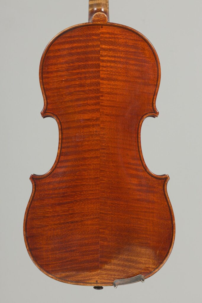 Violon de Paul LORANGE, n°41, fait à Marseille en 1947 Instrument mis en vente par Vichy Enchères le 30 novembre 2023 © C. Darbelet