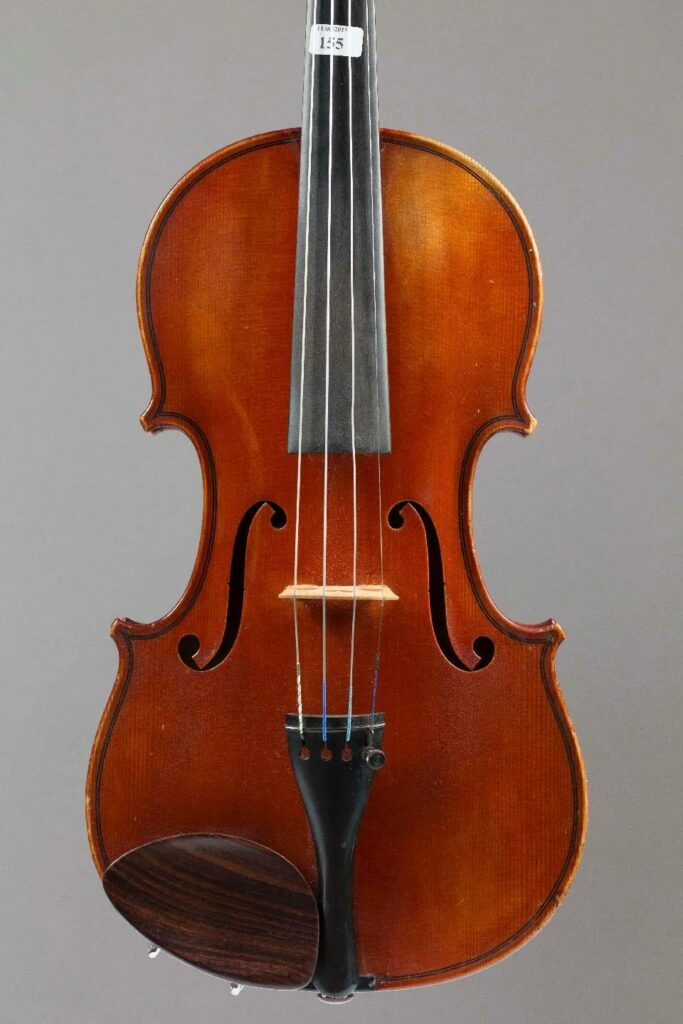 Violon de Charles RESUCHE, 1895 Instrument mis en vente par Vichy Enchères le 11 juin 2015 © C. Darbelet