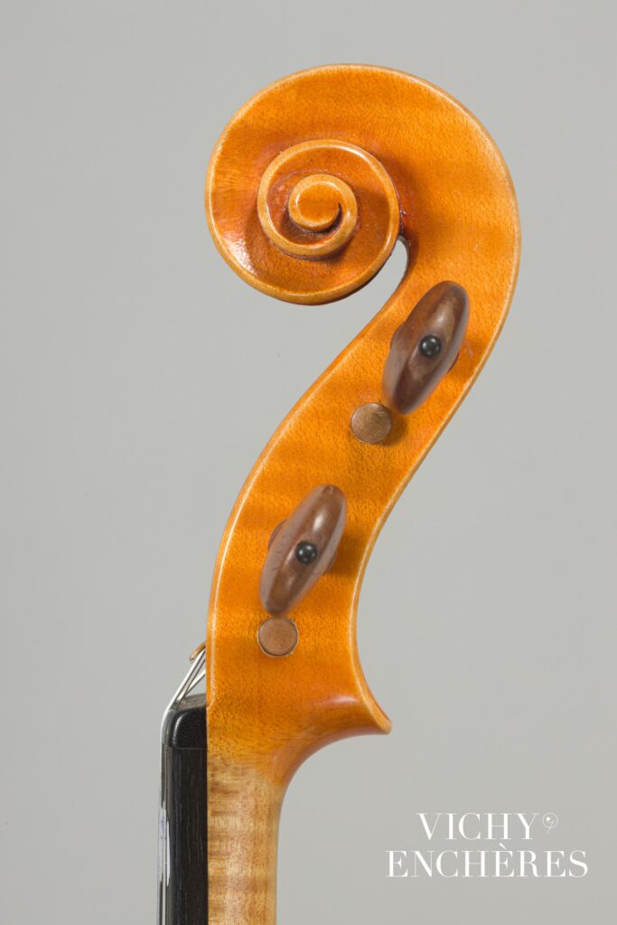 Violon de Antonio CAPELA Instrument mis en vente par Vichy Enchères le 30 novembre 2023 © C. Darbelet