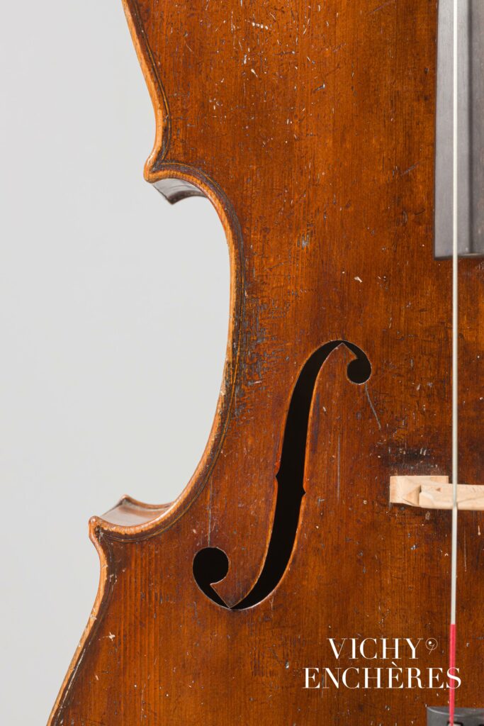 Violoncelle de François PILLEMENT Instrument mis en vente par Vichy Enchères le 30 novembre 2023 © C. Darbelet