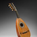 Mandole d'Edmond SAUNIER Instrument mis en vente par Vichy Enchères le 13 avril 2024 © J. Beylard & V. Luc - Agence PHAR
