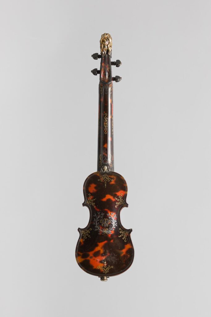 Pochette de violon de Romain CHERON signée et datée 1681 Instrument mis en vente par Vichy Enchères le 13 avril 2024 © C. Darbelet