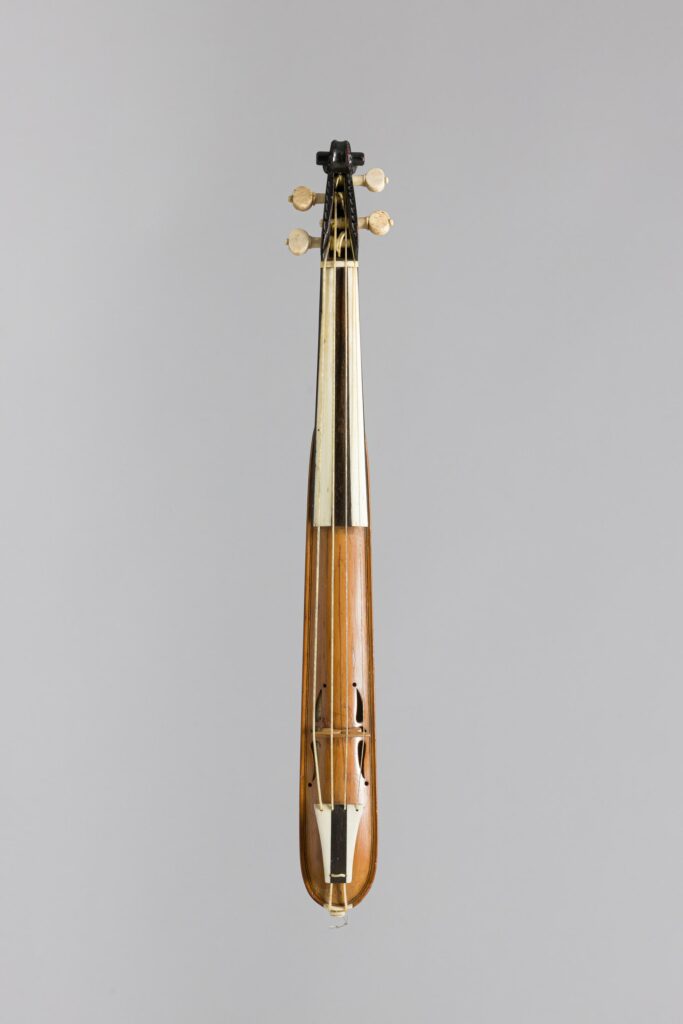 Pochette probablement XVIIIème. Travail anonyme. Instrument mis en vente par Vichy Enchères le 13 avril 2024 © C. Darbelet