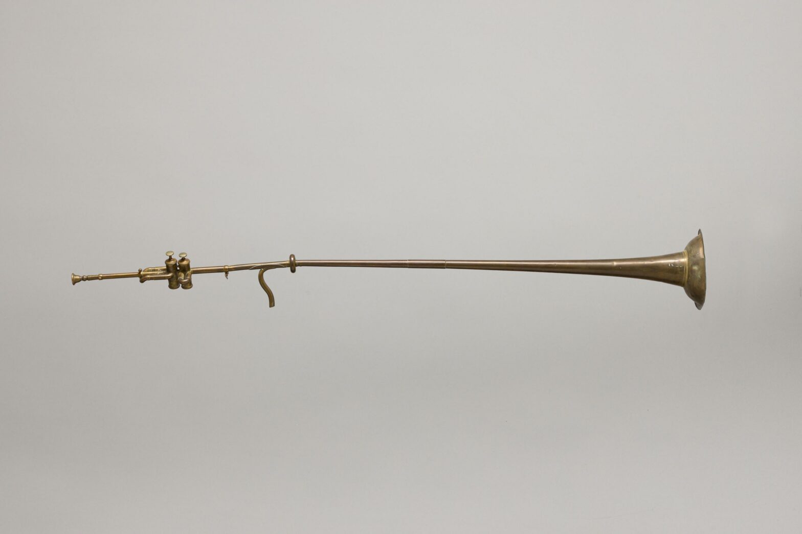 Trompette d'Aïda estampillée SAX et Cie 39 Rue de Dunkerque Paris, n° 40674. Instrument mis en vente par Vichy Enchères le 13 avril 2024 © C. Darbelet