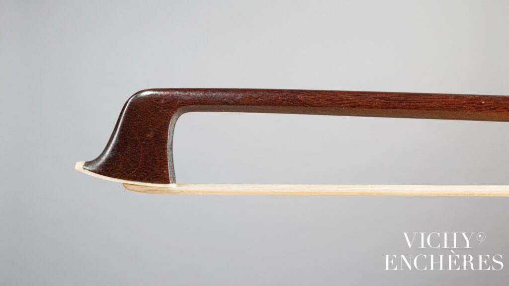 Archet de violon de Jacob EURY, fait vers 1810 
Instrument mis en vente par Vichy Enchères le 6 juin 2024
© C. Darbelet