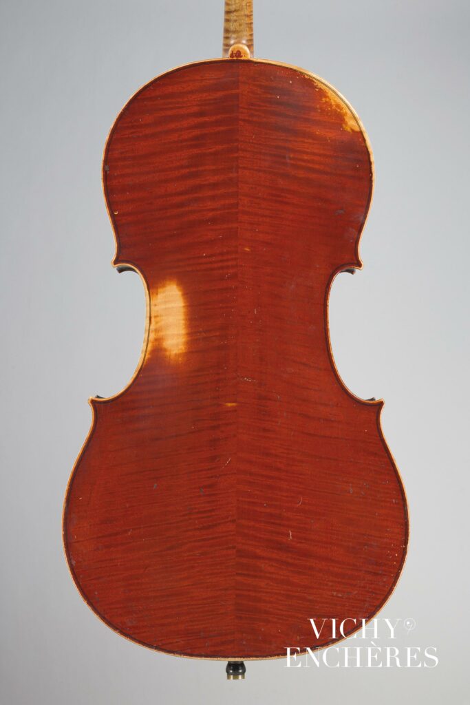 Intéressant violoncelle de GAND et BERNARDEL fait à Paris en 1888 
Instrument mis en vente par Vichy Enchères le 6 juin 2024
© C. Darbelet